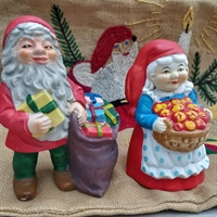 jule nisser kone med æbler og mand med gaver i sæk keramik julefolk gammeldags julepynt